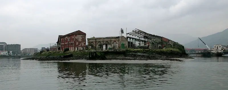 Vista de la Punta de Zorroza desde la Ría Vista de la Punta de Zorroza desde la Ría