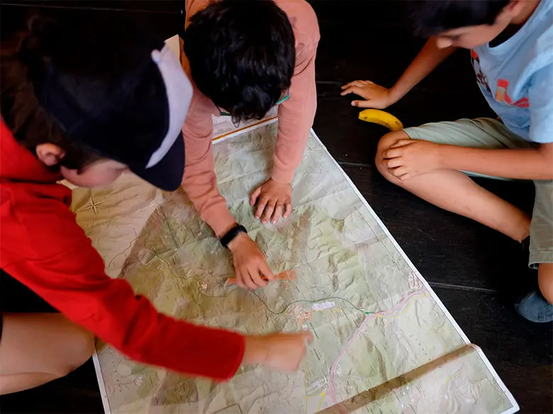 Identificación de posibles rutas para diseñar una carrera en la que participan como equipo personas mayores y jóvenes